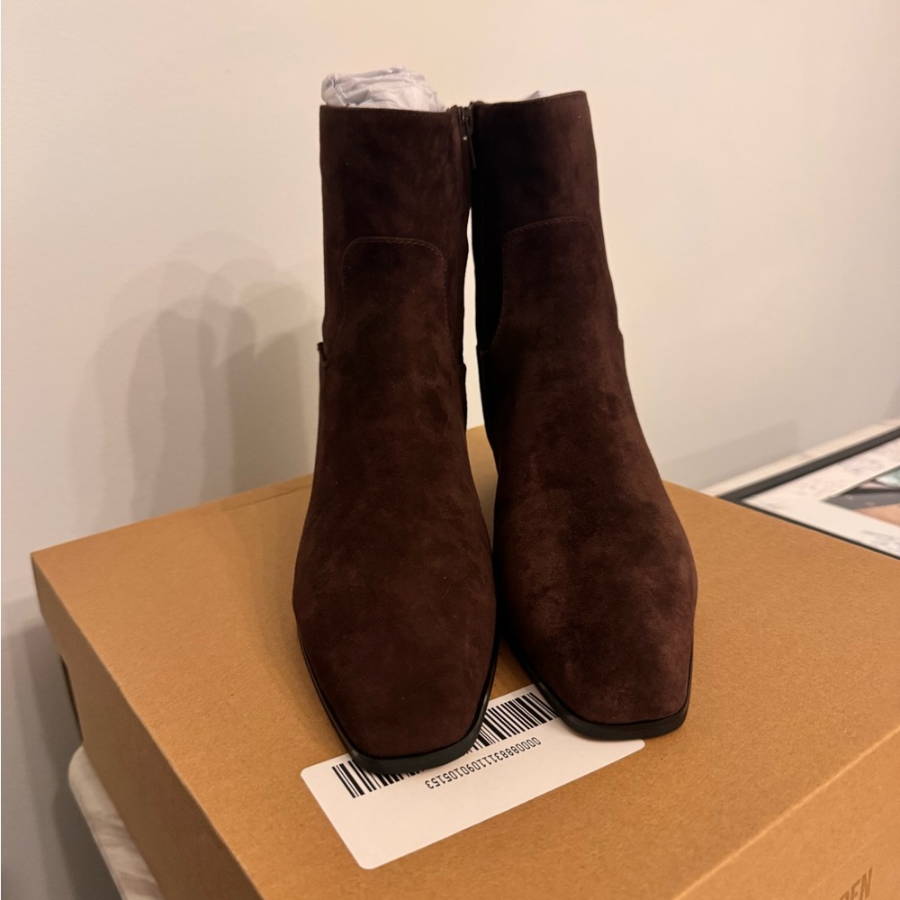 NEW! STEVE MADDEN  DUSTY CHOCOLATE BROWN SUEDE BOOTS
